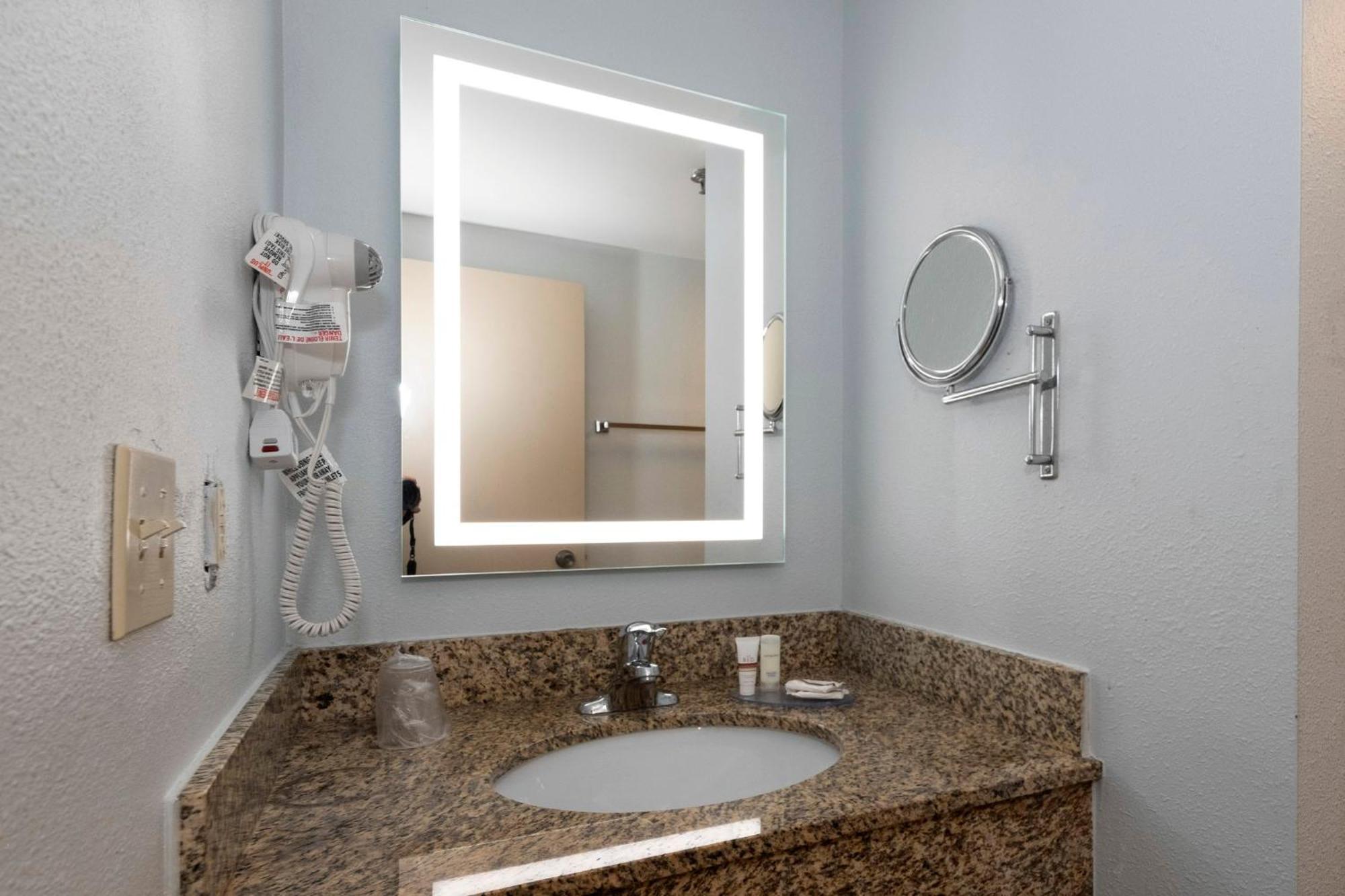 Red Roof Inn & Suites Wilmington - ニューキャッスル エクステリア 写真